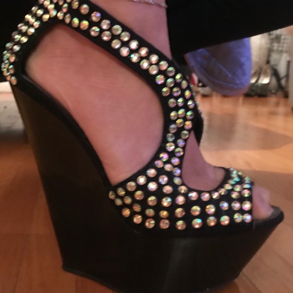 Rhinestone covered wedges - Picture 2 of 4